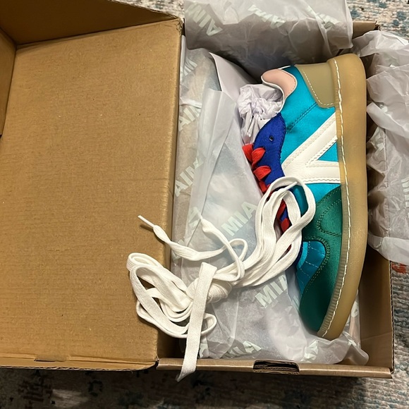 NWT Mia Vesta Sneaker in Turquoise & Green Multicolored - Picture 5 of 15